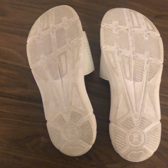 UA slides -(say youth boys 6)  would fit woman size 7/7.5 - Picture 2 of 3